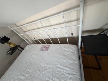 Stalen bed met bodems en matras 140x200