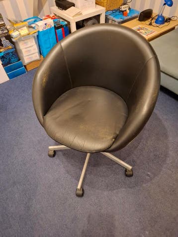 Zwarte ikea bureaustoel