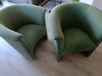 Twee leuke groene fauteuils gratis af te halen