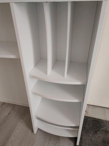 Wit bureau met opbergvakken en mdf planken