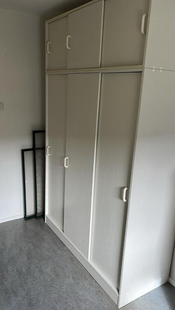 Gratis kast Leen Bakker