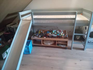 Dit weekend af te halen, halfhoogslaper met glijbaan