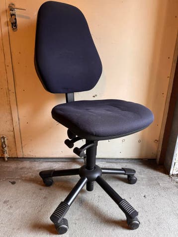 Donkerblauwe bureaustoel