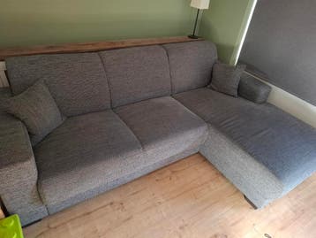 Comfortabele grijze hoekbank met chaise longue