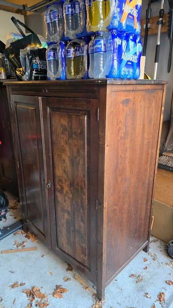 Computerkast met uitschuifbare toetsenbordplank