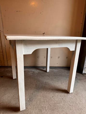 Witte bijzettafel gebruikt