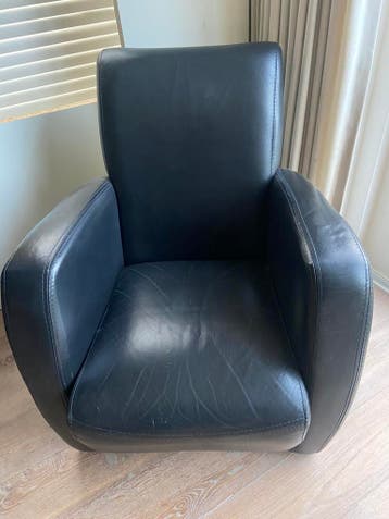 Twee zwarte fauteuils