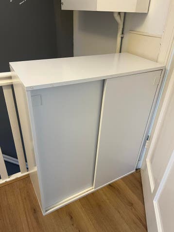 GRATIS: Witte kast met schuifdeuren
