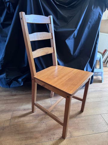 Set van 2 houten stoelen met gestoffeerde zitting