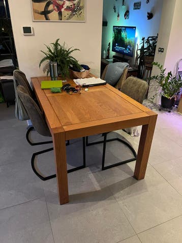 Massief licht eiken eettafel