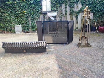 Smeedijzeren haard set met open haard scherm