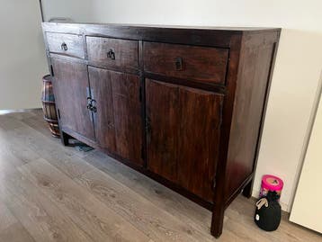 Donkerbruin dressoir met lades en deuren