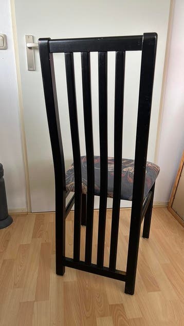 GRATIS 2x houten stoelen met stoffen zitting