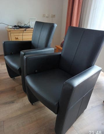 2 stoelen gratis ophalen in Dongen.