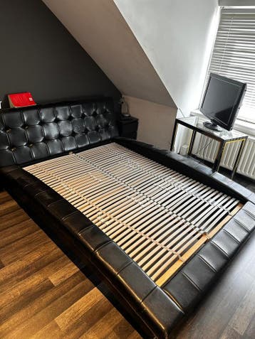 Gratis bed met lattenbodems 140x200