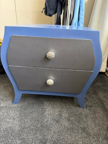 Nachtkastje met twee lades 2 stuks