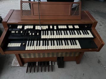 GRATIS Vintage Hammond Orgel met 2 klavieren en pedalen