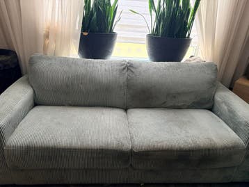 Gebruikte bank met optioneel 2 stoelen