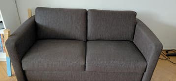 Bruine tweepersoonsbank