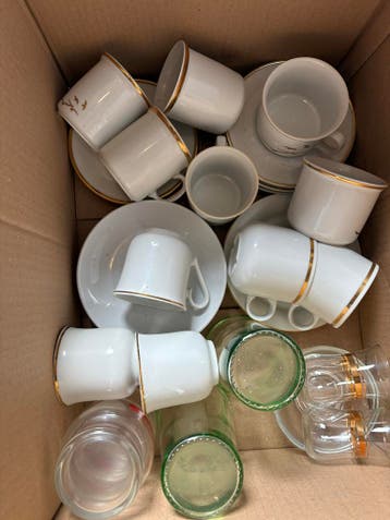 Gratis af te halen: Serviesgoed en glazen voor Koningsdag