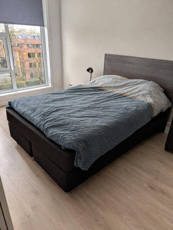 Boxspring met topper (zonder hoofdbord en zonder kussens)