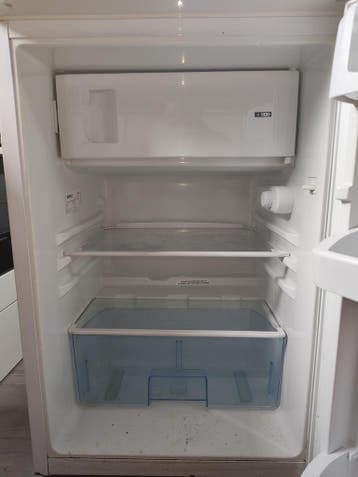 Gratis af te halen: Koelkast met vriesvak (werkt goed)