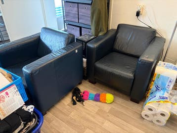 2 leren stoelen (merk In-House) gratis af te halen