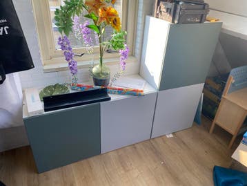 Twee IKEA kasten: liggend en staand