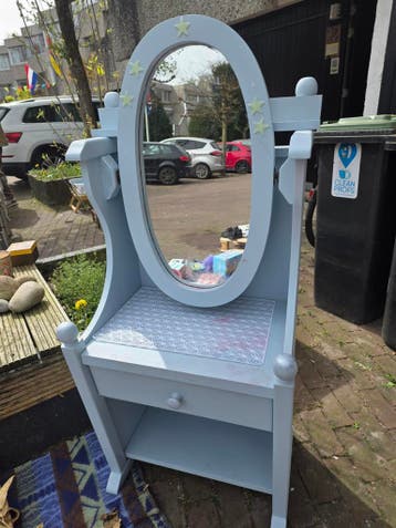 Leuke lichtblauwe kaptafel kind makeup