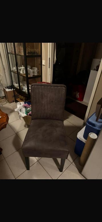 2 eetkamerstoelen en eetkamerbank