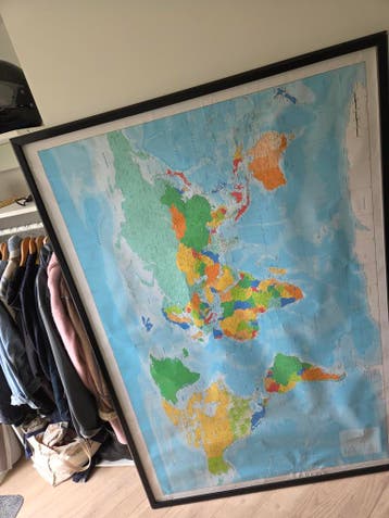 Grote ingelijste wereldkaart 120x180 cm