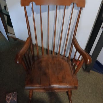 Klassieke houten schommelstoel - Comfortabel en stijlvol