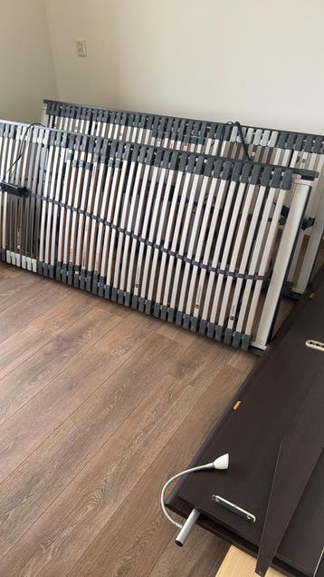 Bed met bossflex electrische  verstelbare lattenbodems