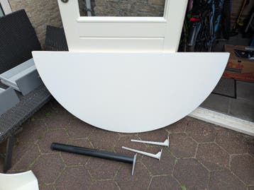 Halfronde tafel