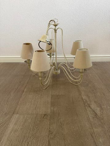 Crèmekleurige kroonluchter met 5 stoffen kappen