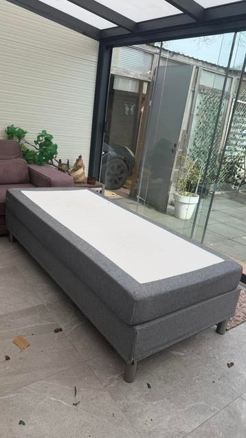 Gratis Boxspring bed