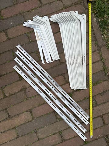 Wandplank ophangsysteem met 4 rails en 20 dragers