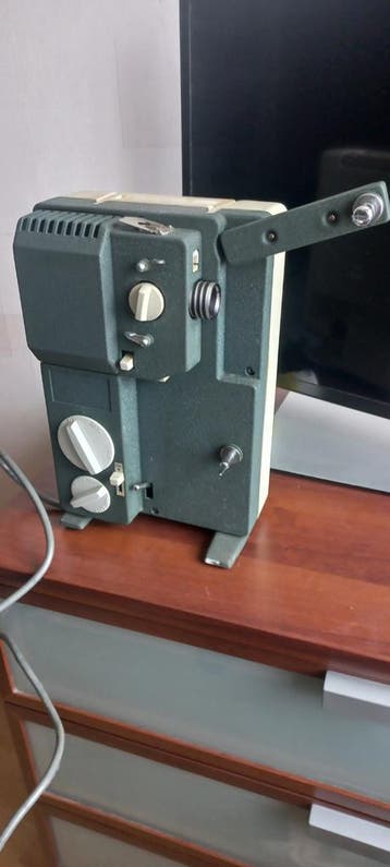 Vintage Yashica 8mm projector gratis afhalen.