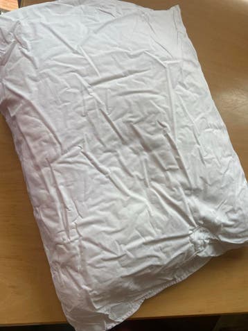 Comfortabel synthetisch kussen met sloop