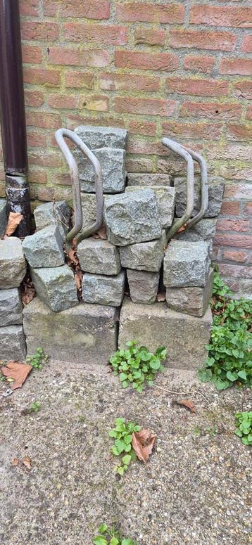 2x Fietsenstandaard met steen