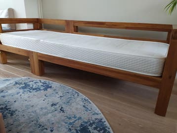 Matras in tuinbank