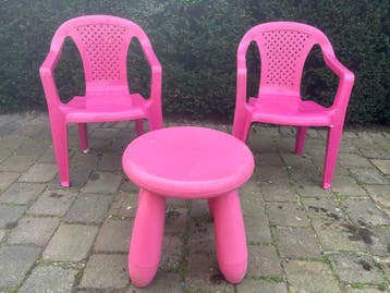 Roze kinderstoeltjes en krukje -GRATIS-