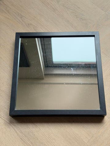 Zwarte houten spiegel vierkant 32 cm - gratis