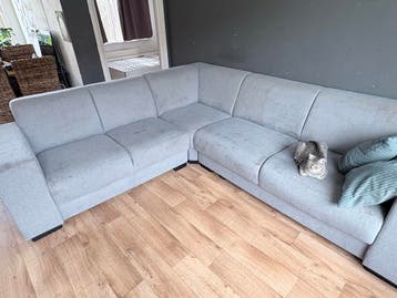 Grijze hoekbank
