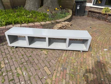 Ikea Lack kast lichtgrijs op wieltjes - Gratis af te halen