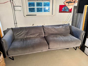 Gratis fluwelen grijzen 3 zits bank