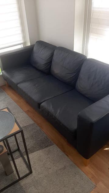 Marineblauwe driezitsbank (GRATIS)