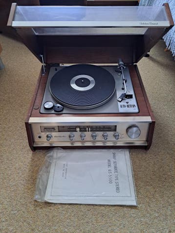 Sharp radio combinatie