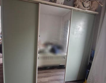 GRATIS Grote kledingkast met schuifdeuren