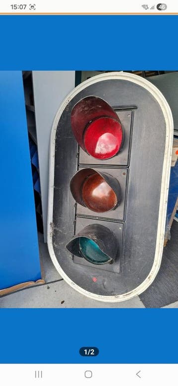 Gezocht stoplichten, stoplicht onderdelen stoplichtpaal,